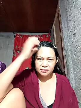 Freechat Everleigh_mom on StripChat