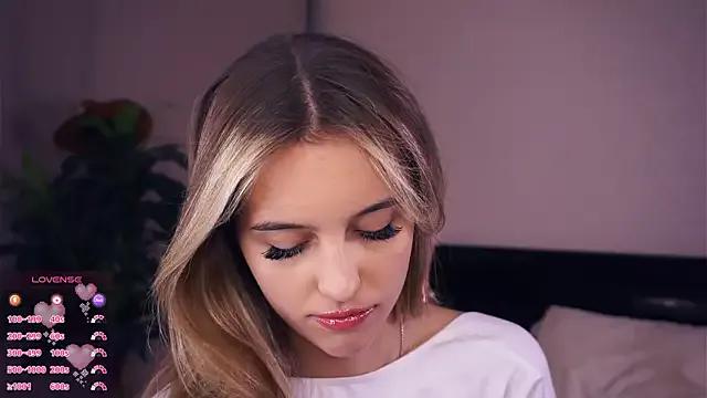 Freechat FannyHewson on StripChat