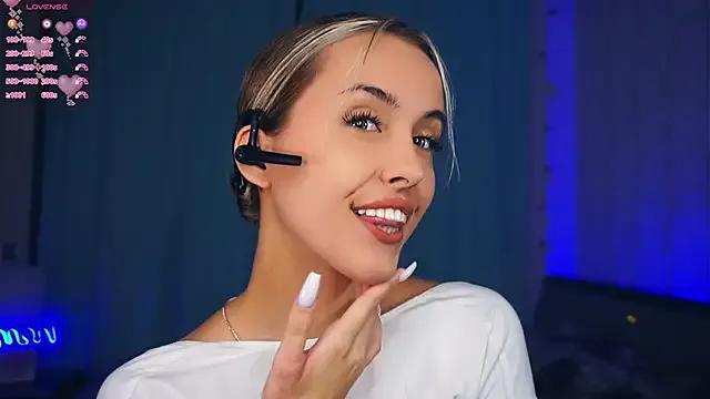 Freechat FannyHewson on StripChat