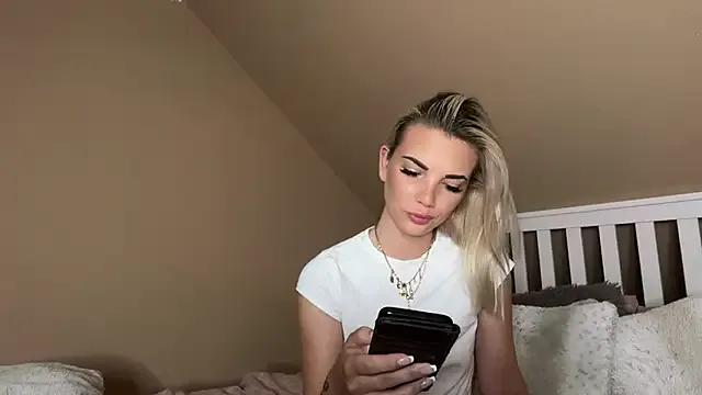 Foxy_Bite on StripChat