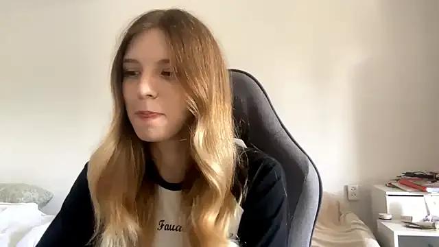 Freechat FruityXo on StripChat