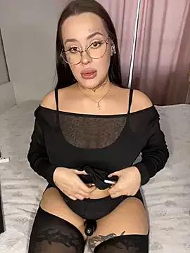 Freechat fuckdoll_18 on StripChat