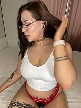Freechat fuckdoll_18 on StripChat
