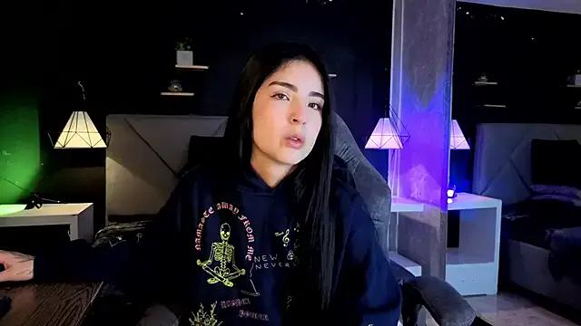 giapearl25 on StripChat