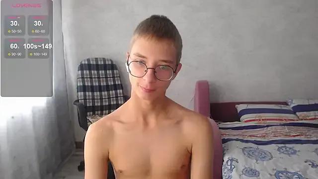 glasses_cat on StripChat