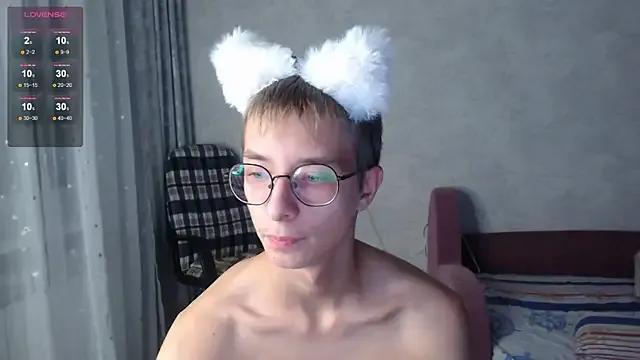 glasses_cat on StripChat