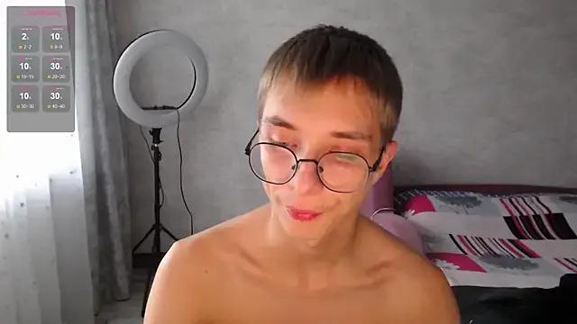 glasses_cat on StripChat