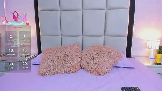 Group HannaClarrk_ on StripChat