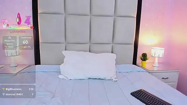 Group HannaClarrk_ on StripChat