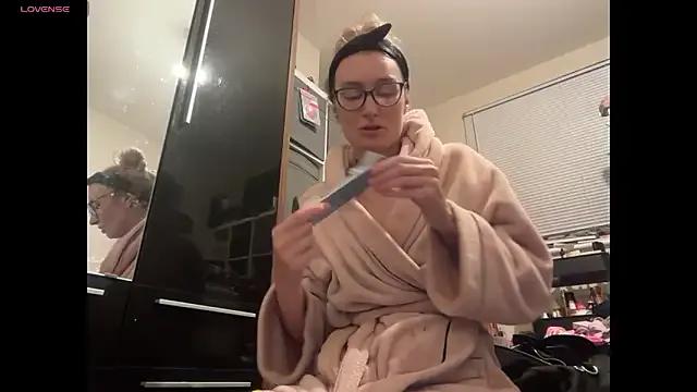 harleyblair — come tidy my room with me