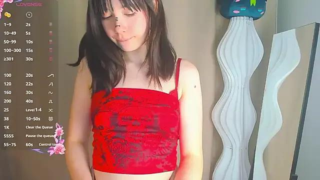 Honeey_Beee on StripChat