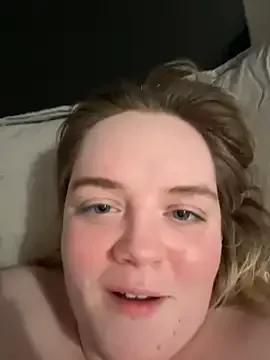 Freechat honeyyy24 on StripChat