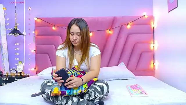 hornybarelylegalgirl on StripChat