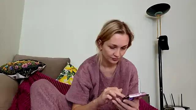 Hotty_Evochka — Last tipper wins 4 Video+4foto