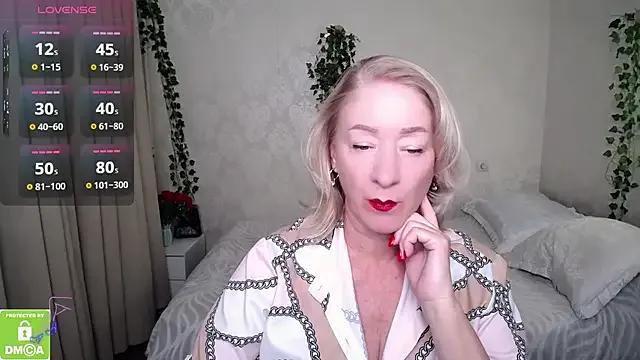 hunters_woman on StripChat