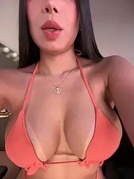JanyLunaa on StripChat