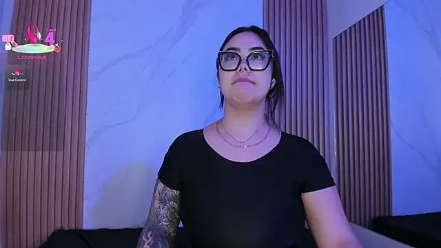 juicy_led_ on StripChat