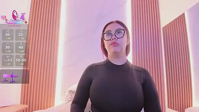 juicy_led_ on StripChat