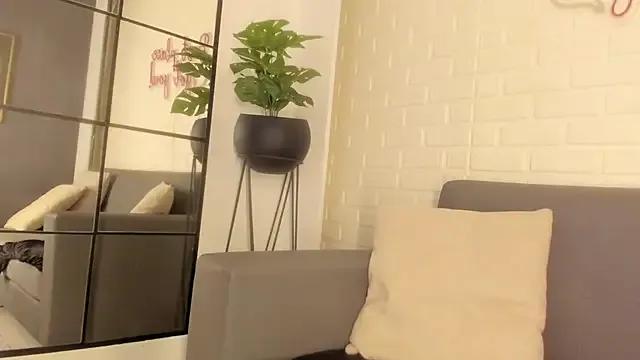 karina_gomez_18 on StripChat