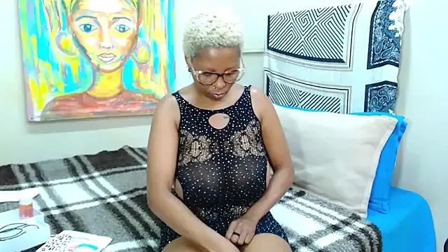 Kay-Tee on StripChat