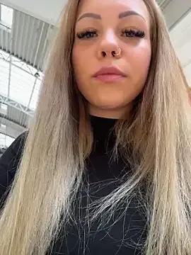 KittyMissyX —  Christmas gift: an Apple MacBook! 