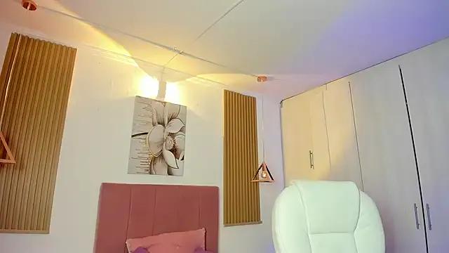 KoraRousee on StripChat