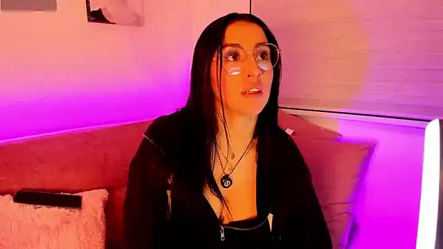 leila_petitee_ on StripChat