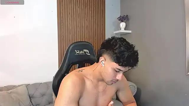 liam_collins21 on StripChat