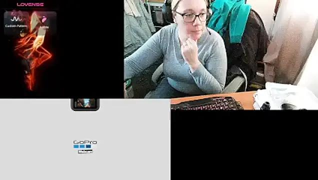 Freechat lili-hot-77 on StripChat