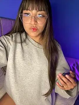 Lily_candy_X on StripChat