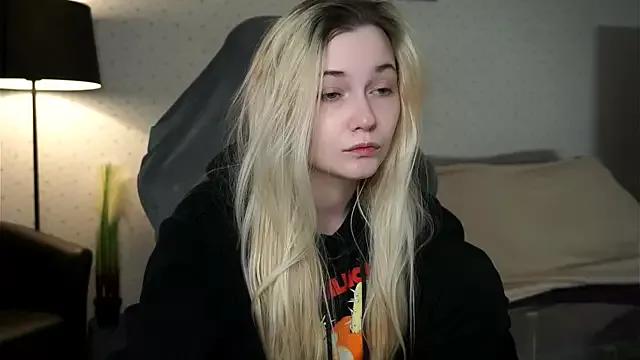 Lisa_003 on StripChat