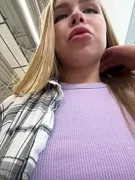 Liza_risky on StripChat