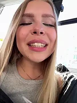 Liza_risky on StripChat