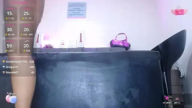 Freechat louise_nails on StripChat