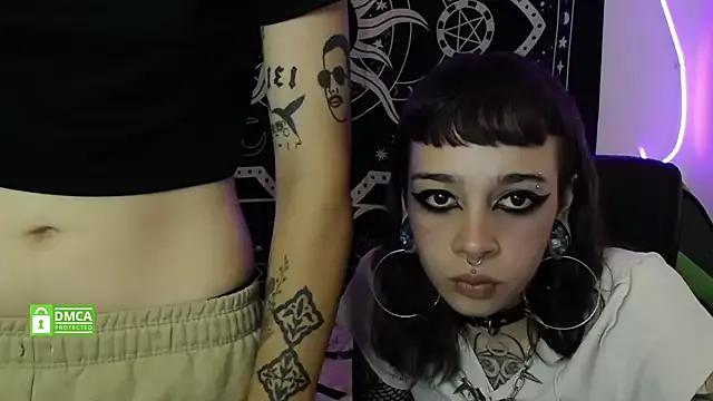 Freechat lovelockedlips on StripChat