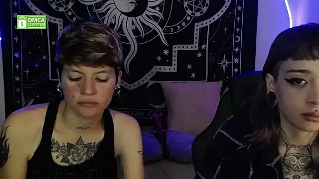 Freechat lovelockedlips on StripChat