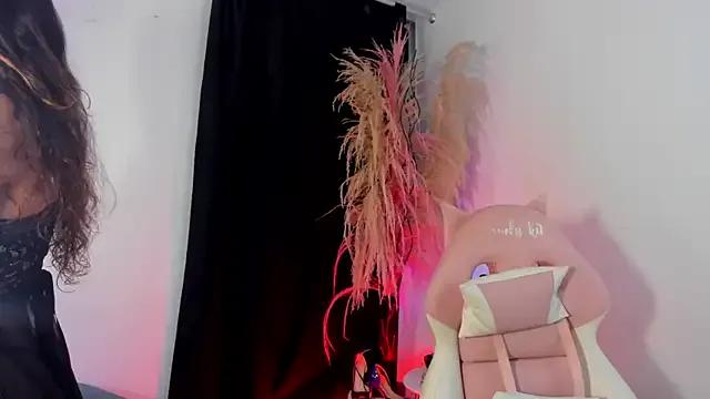 Freechat lovely_kitt on StripChat