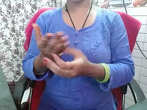 LovingPihu on StripChat