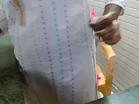 LovingPihu on StripChat