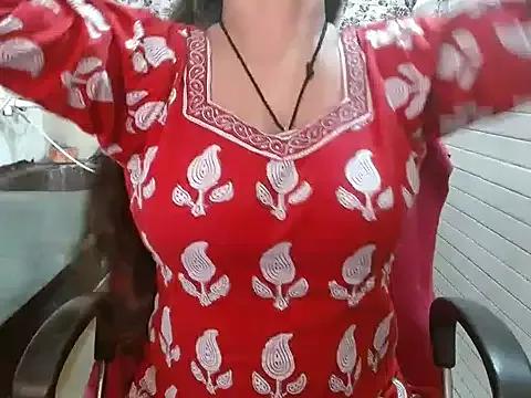 LovingPihu on StripChat