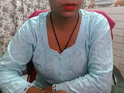 LovingPihu on StripChat