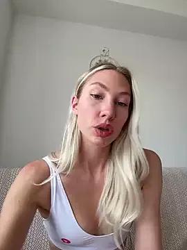 LuisaBecker on StripChat