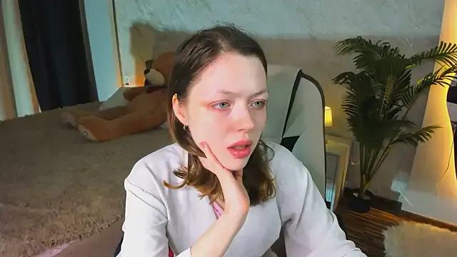 Lunar_Lily on StripChat