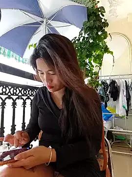 Freechat lyna_bl on StripChat