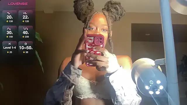 maskedgirl5005 on StripChat