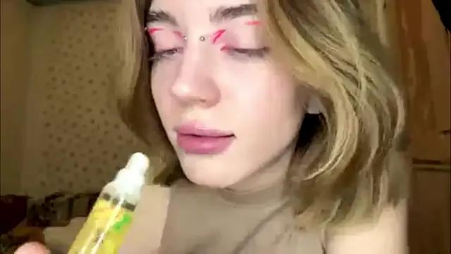 MelaineAytes — Eye contacl lips tease