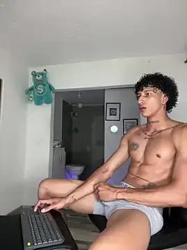 Freechat mike_casseano on StripChat