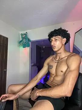 Freechat mike_casseano on StripChat