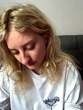 MileySummer on StripChat