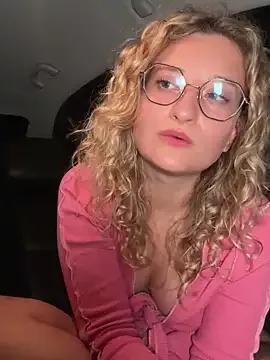 MileySummer on StripChat